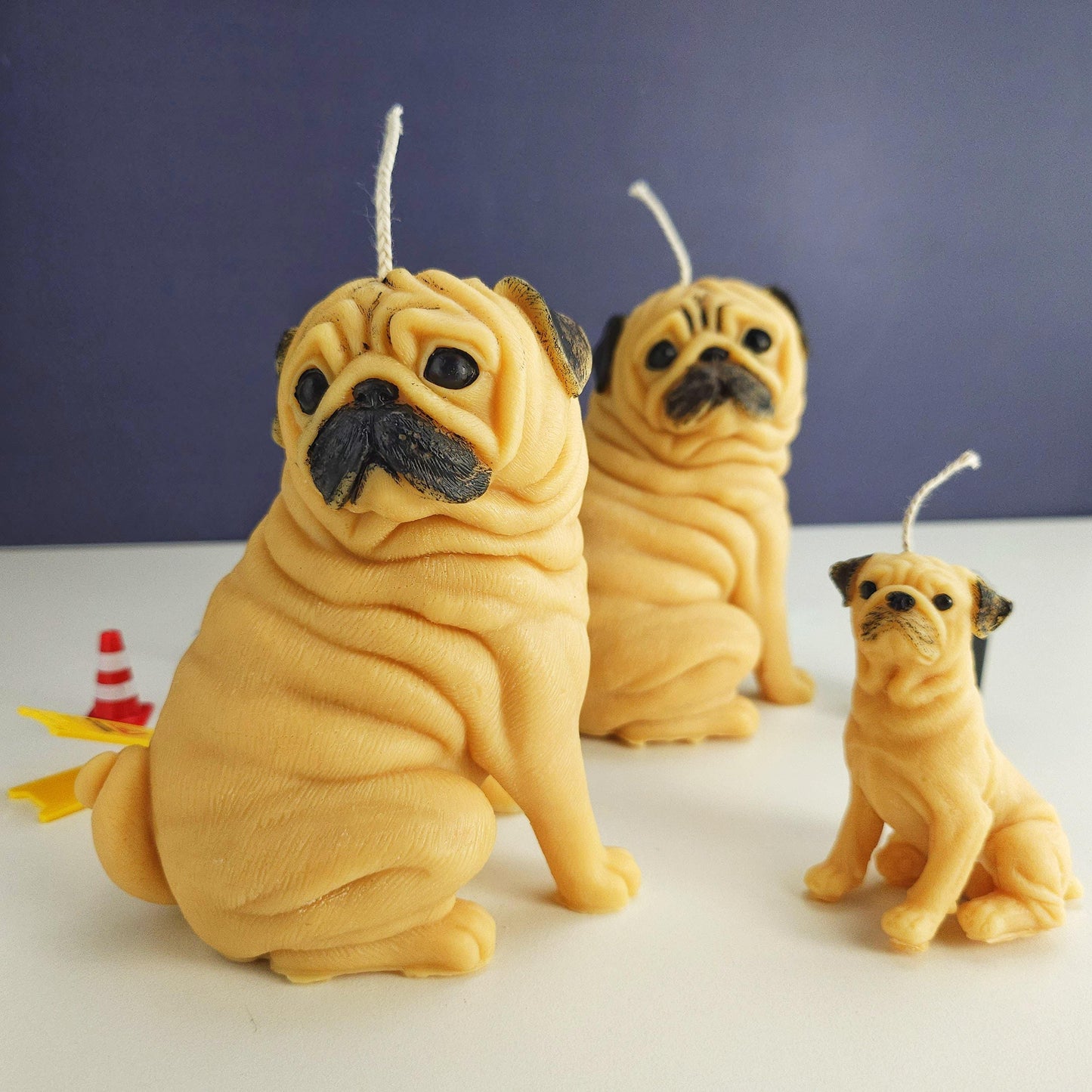 Pug candles, dog-shaped candles, scented candles, pet candles, handmade candles, custom candles, puppy candles, soy wax, cuttie gifts for dog owners, funny candles, dog lovers, unique candles, special gifts, eco-friendly soy wax, home decor