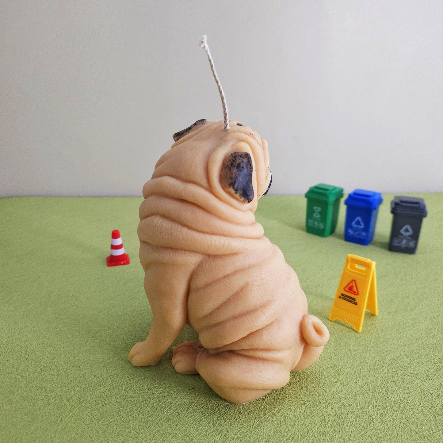 Pug candles, dog-shaped candles, scented candles, pet candles, handmade candles, custom candles, puppy candles, soy wax, cuttie gifts for dog owners, funny candles, dog lovers, unique candles, special gifts, eco-friendly soy wax, home decor