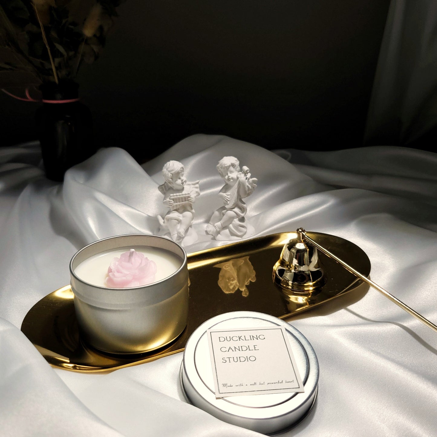 6oz Tin Candle with Flora detor|Soy and Bee Wax all nature | Hand pour