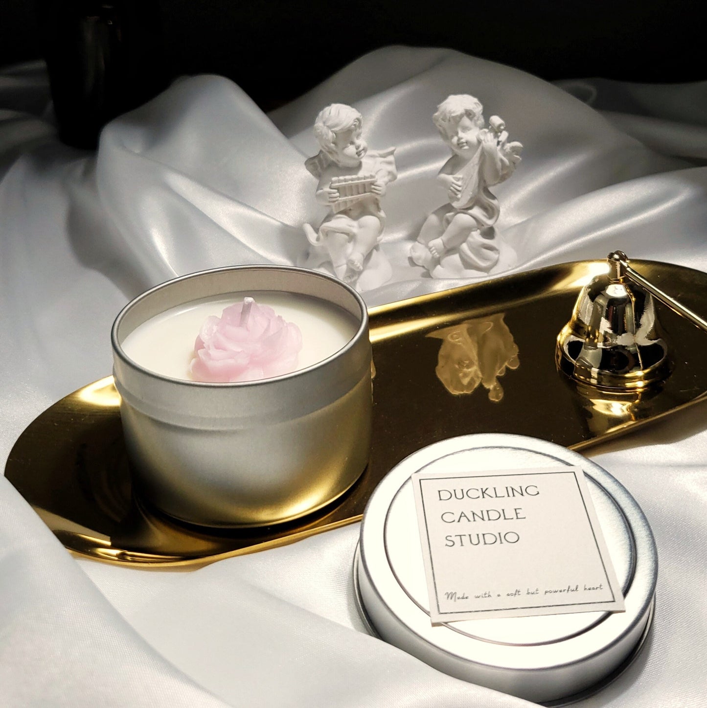 6oz Tin Candle with Flora detor|Soy and Bee Wax all nature | Hand pour